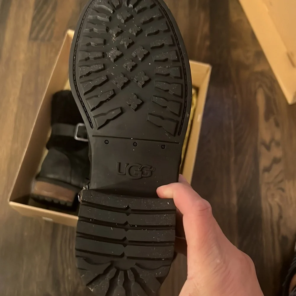 UGG- Blayne II water resistant boots round toe - Picture 5 of 8